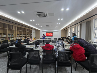 長東街道清淮路社區開展非遺竹編畫親子手工制作活動